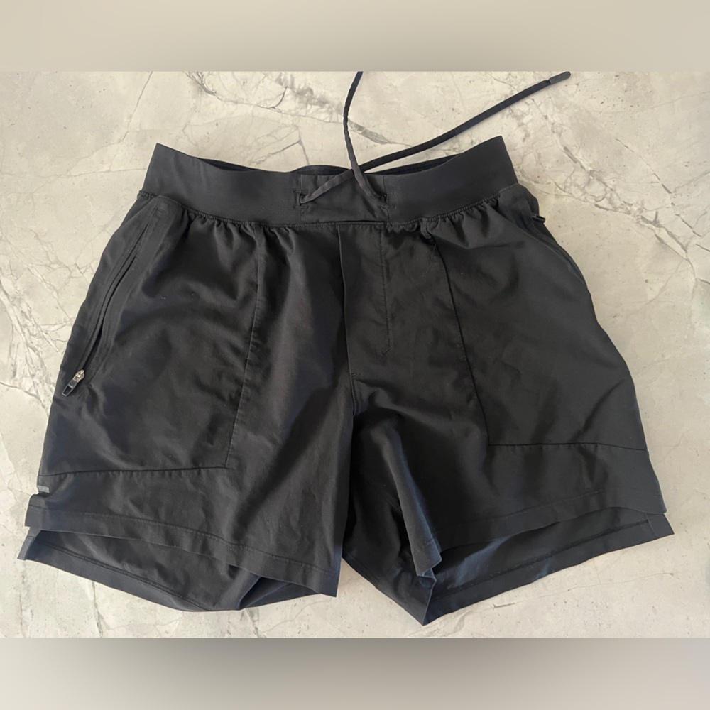 Lululemon Pool Short 5" lined. Size small.